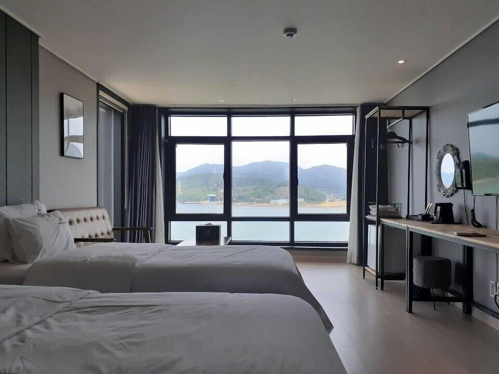 Tongyeong Bridge Hotel