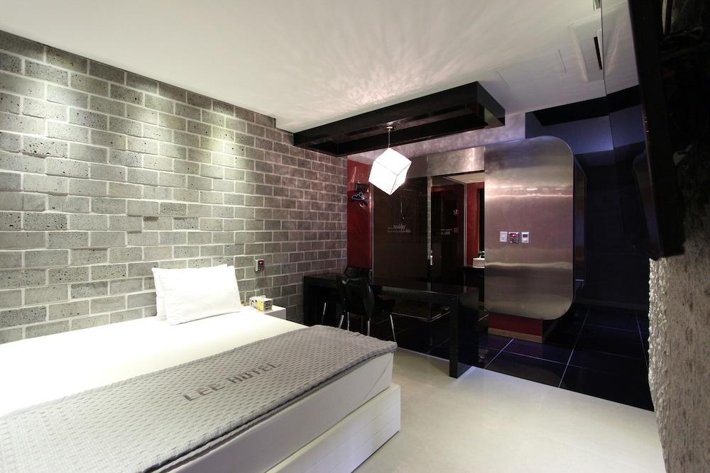 Hotel Lee