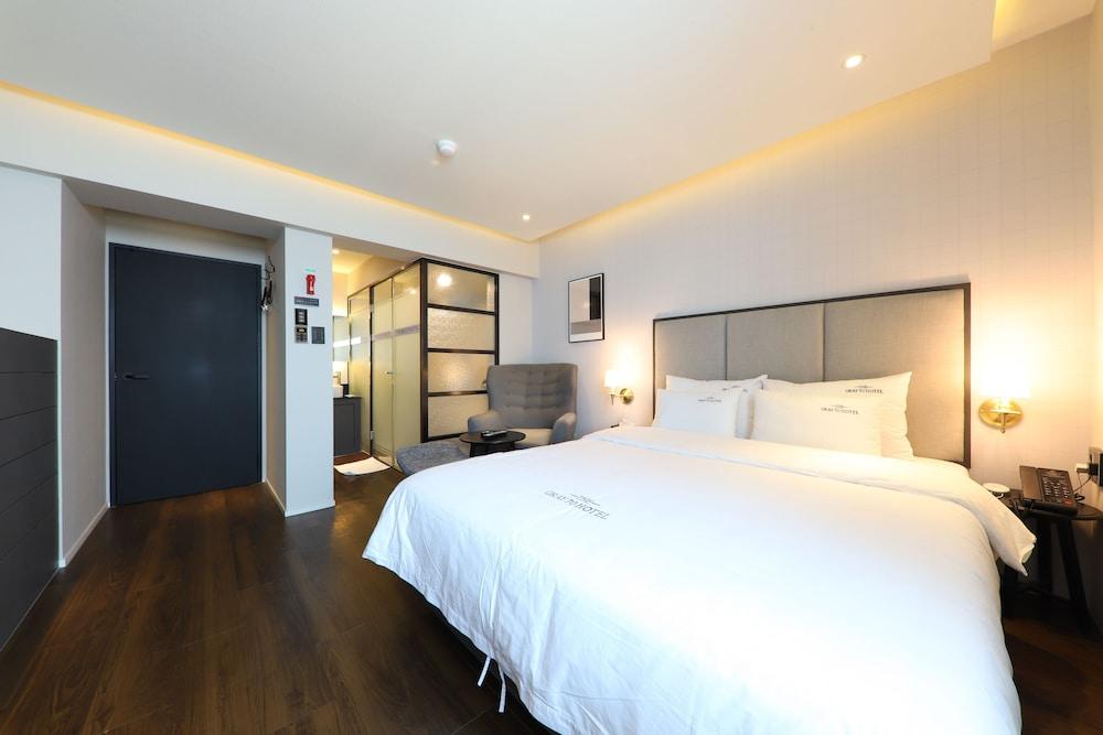 Gray 70 Hotel