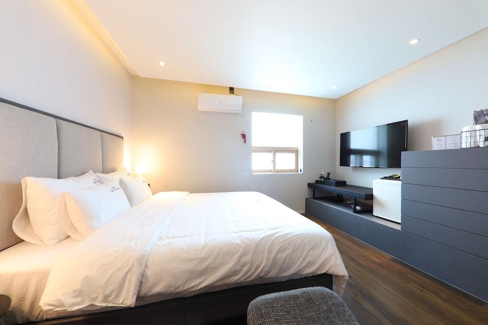 Gray 70 Hotel