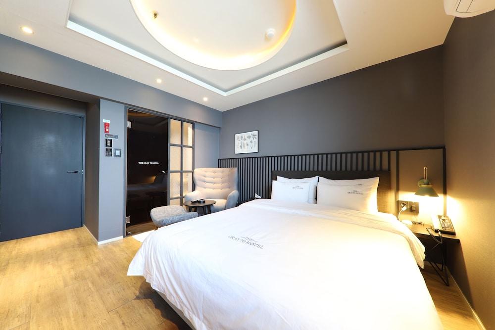 Gray 70 Hotel