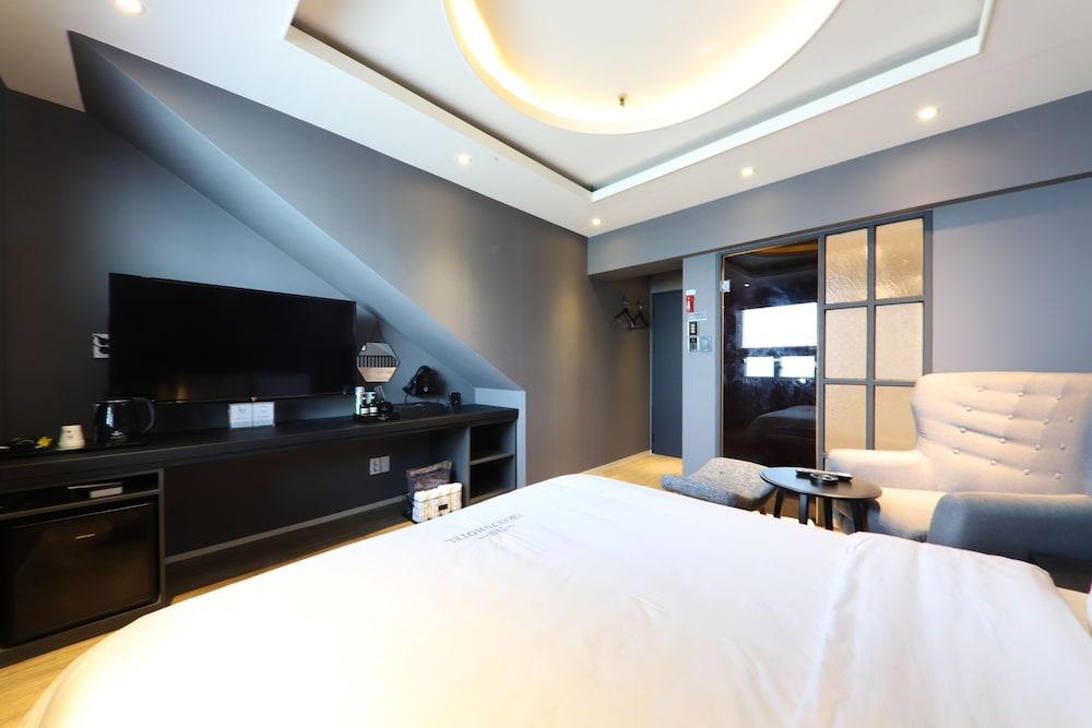 Gray 70 Hotel