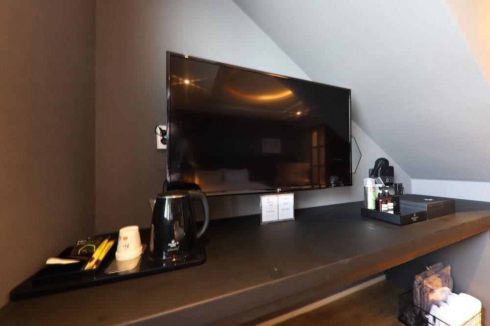Gray 70 Hotel