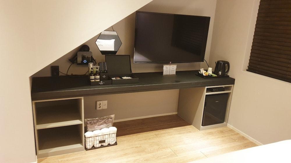 Gray 70 Hotel
