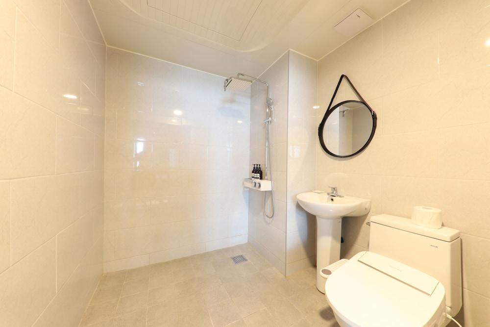 Gray 70 Hotel