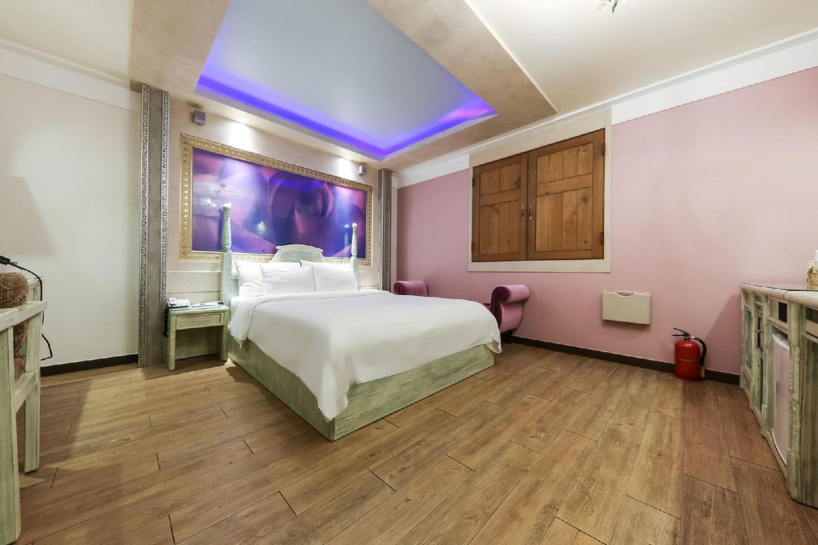 Amore Motel