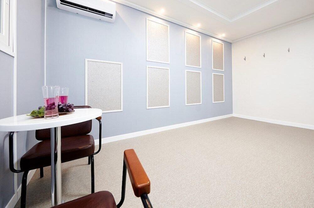 K Pop Hotel