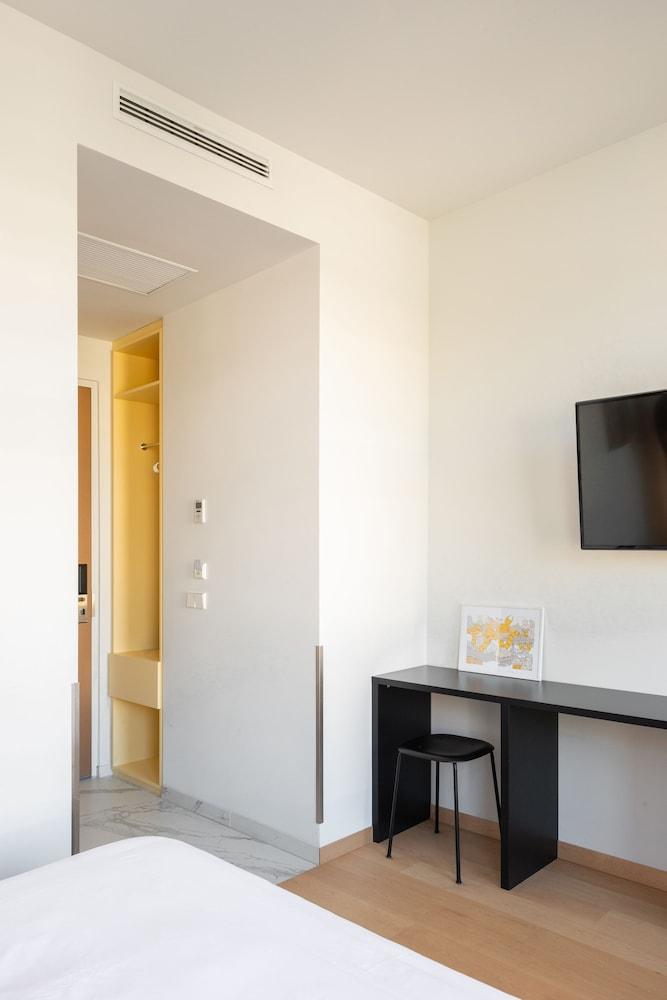 171. Urban Design Hotel