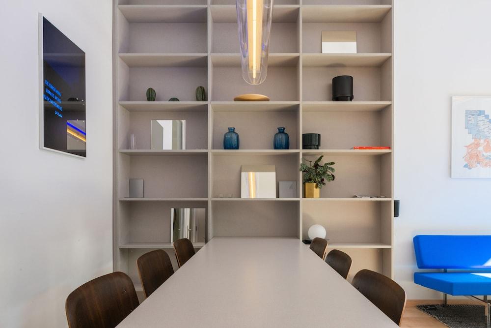 171. Urban Design Hotel