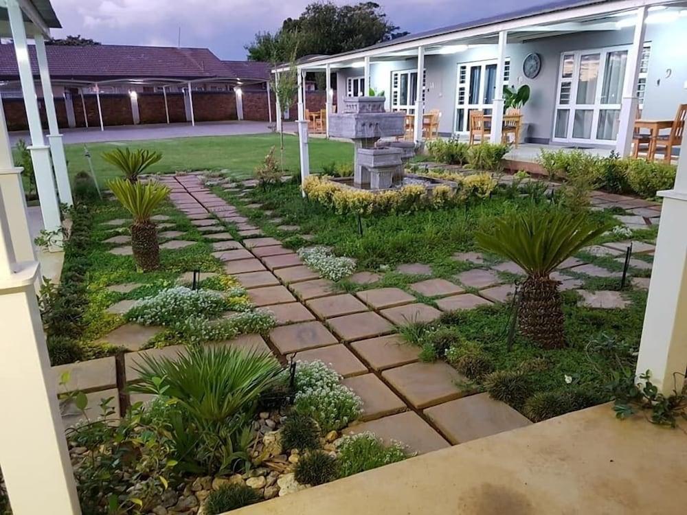 Graceland Guesthouse