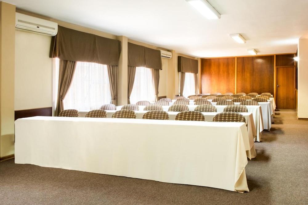 Elgro Hotel