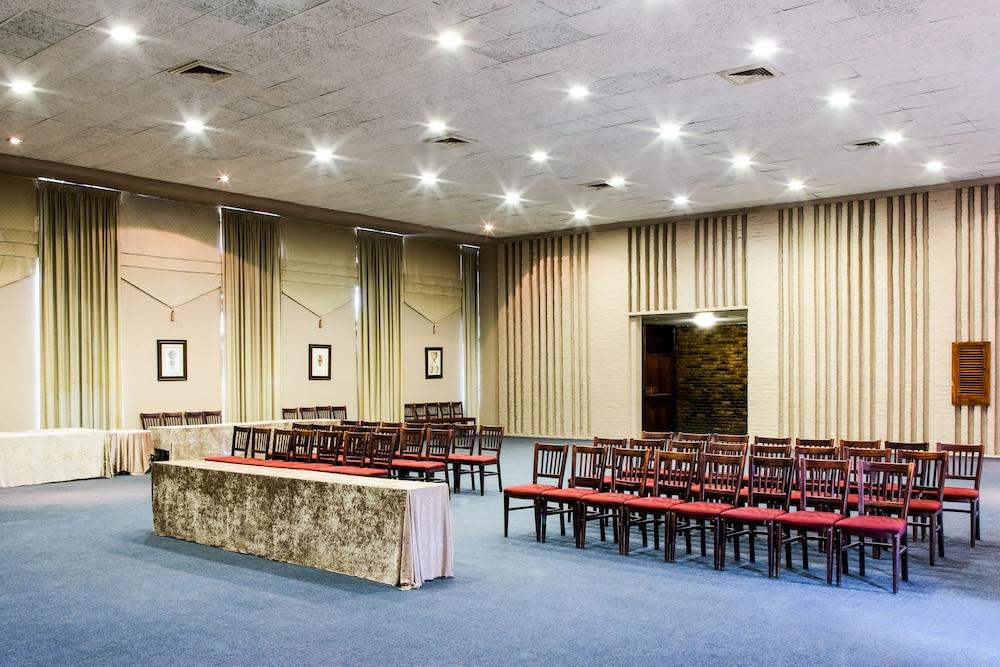 Elgro Hotel