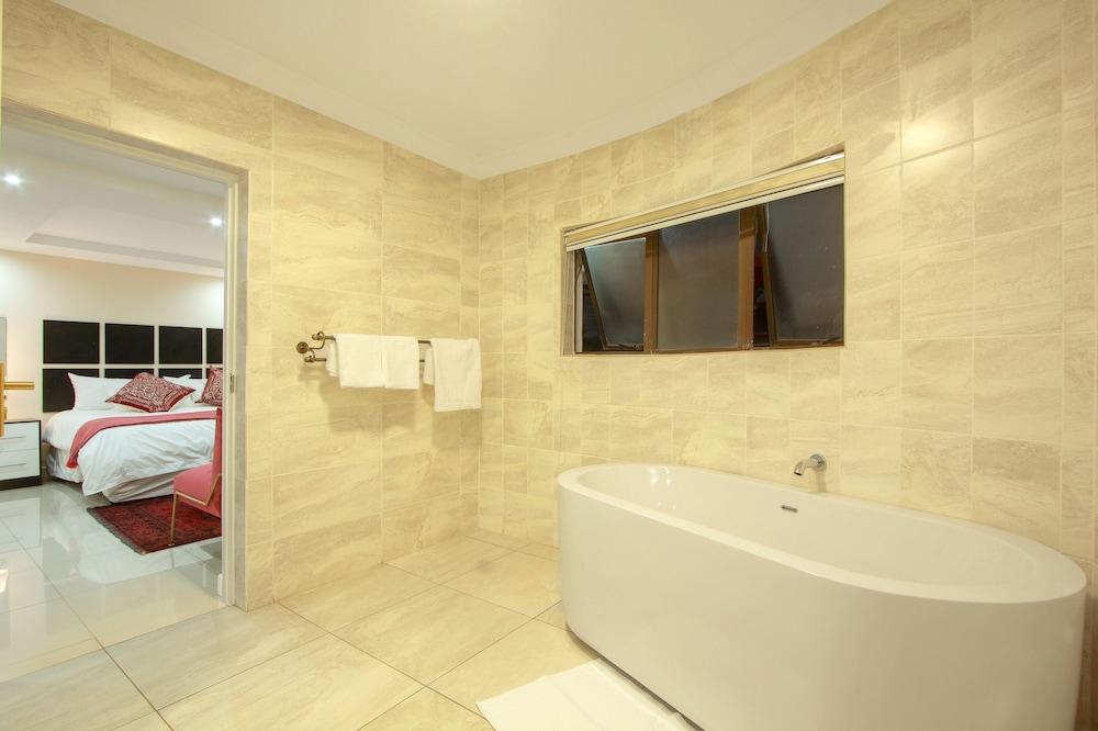 Royal Hills Lodge And Spa