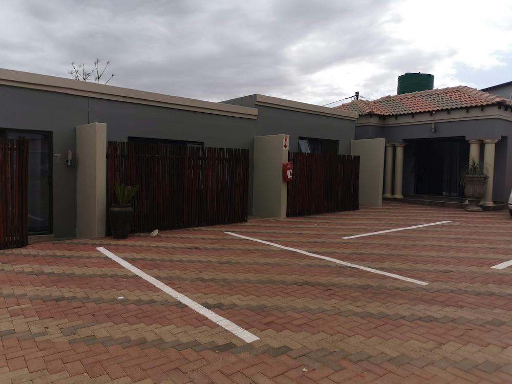 Thavhani Guest House