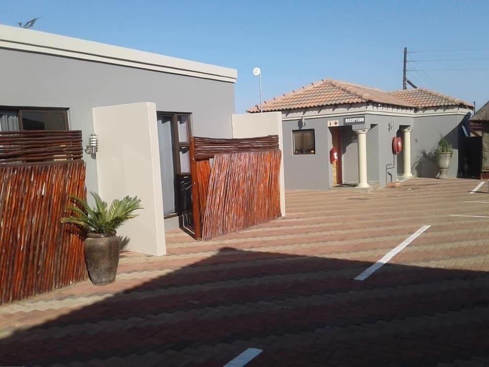 Thavhani Guest House