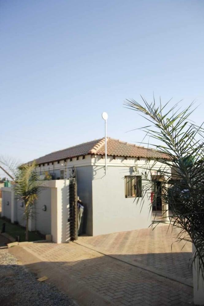 Thavhani Guest House