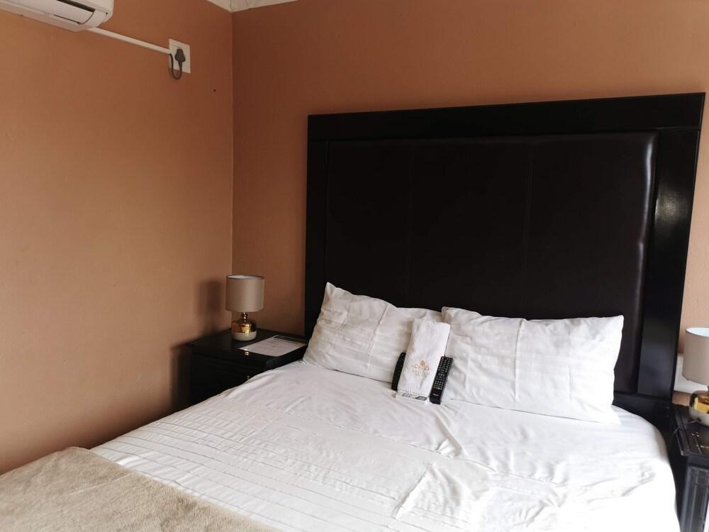 Thavhani Guest House
