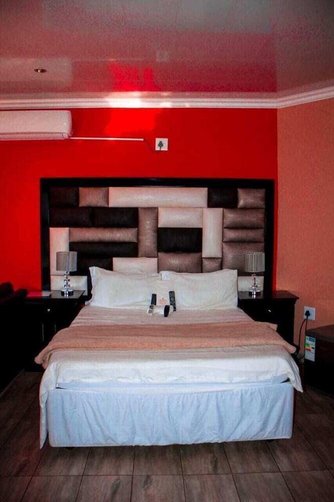 Thavhani Guest House