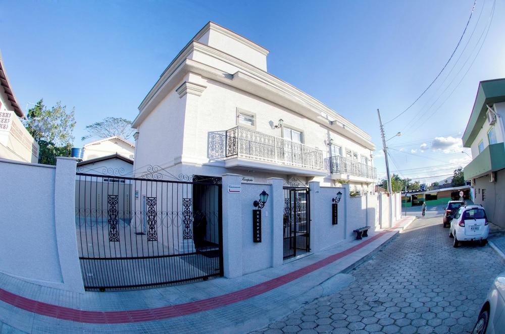Villa Di Manu Pousada