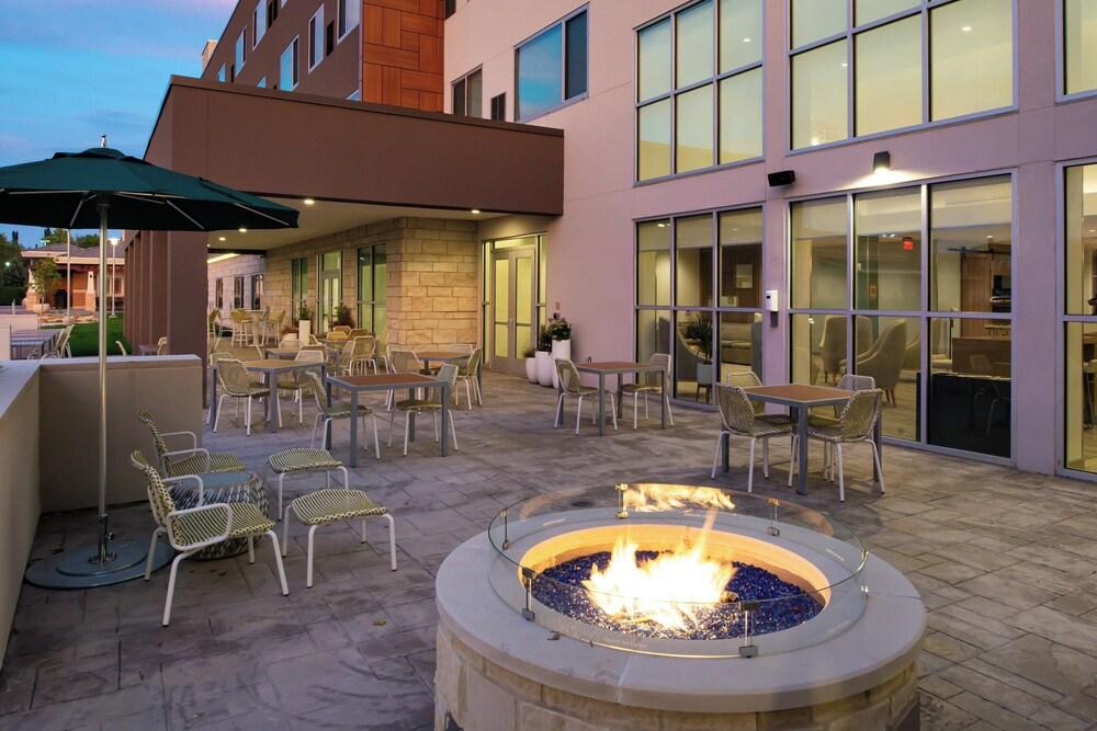 Element Overland Park
