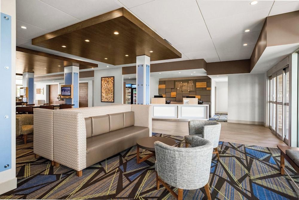 Holiday Inn Express & Suites Sanford