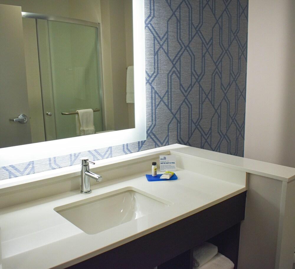 Holiday Inn Express & Suites Sanford