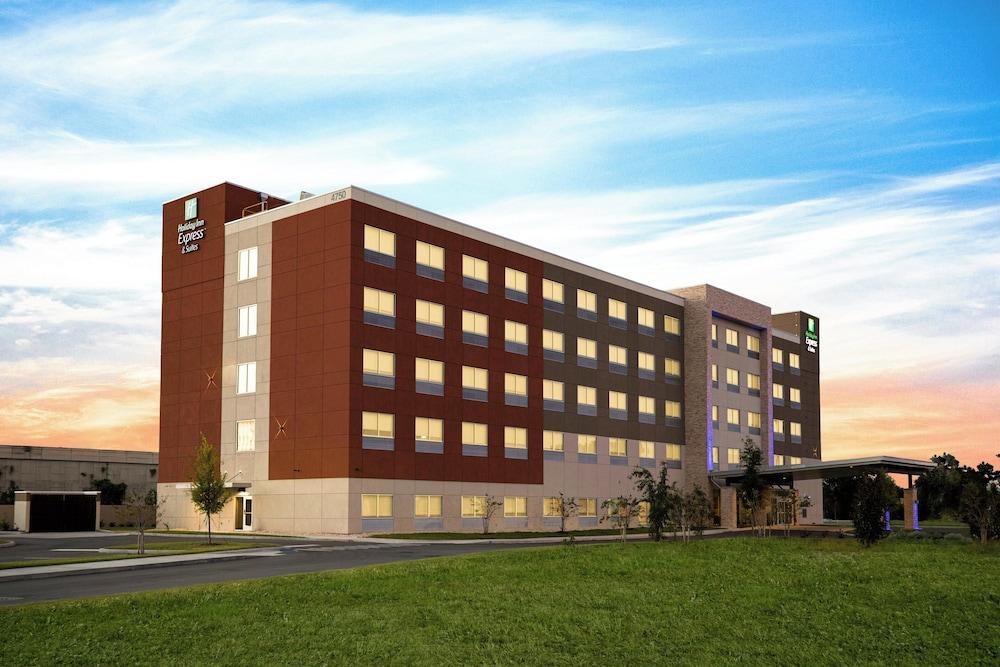 Holiday Inn Express & Suites Sanford