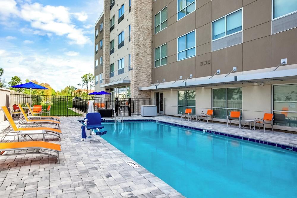 Holiday Inn Express & Suites Sanford