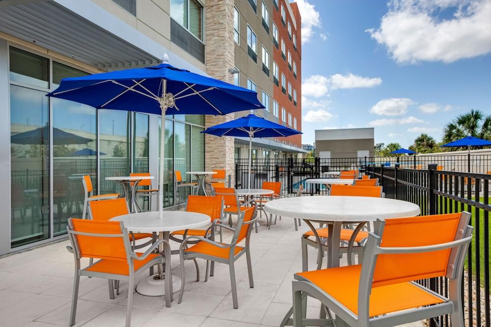 Holiday Inn Express & Suites Sanford