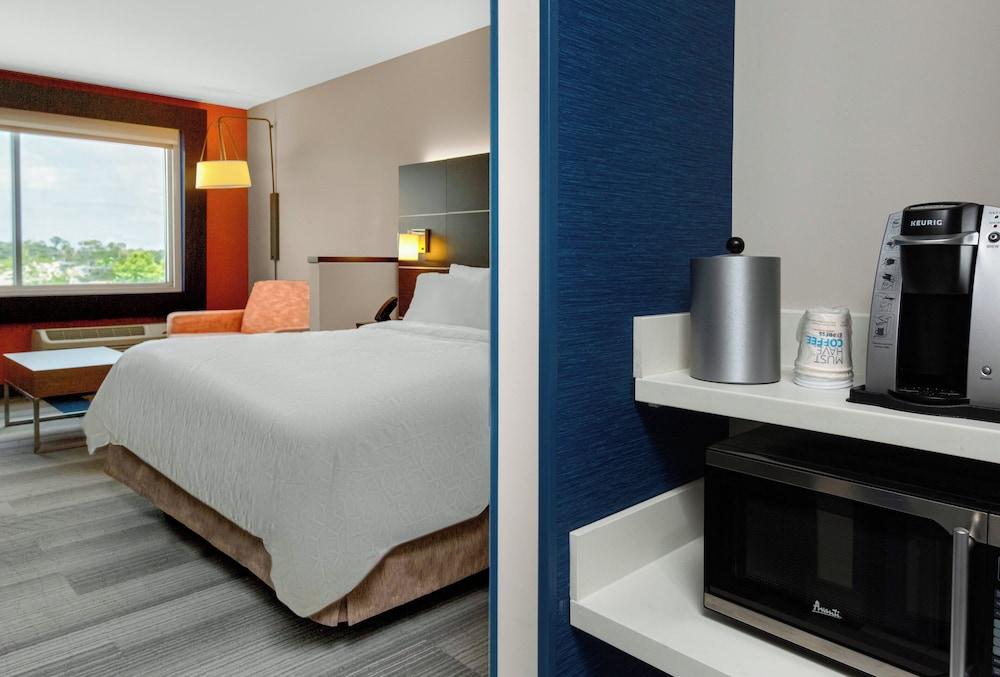 Holiday Inn Express & Suites Sanford