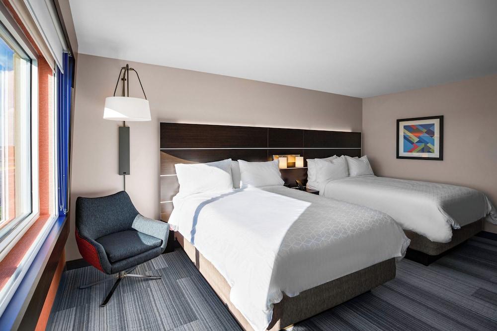 Holiday Inn Express & Suites Sanford