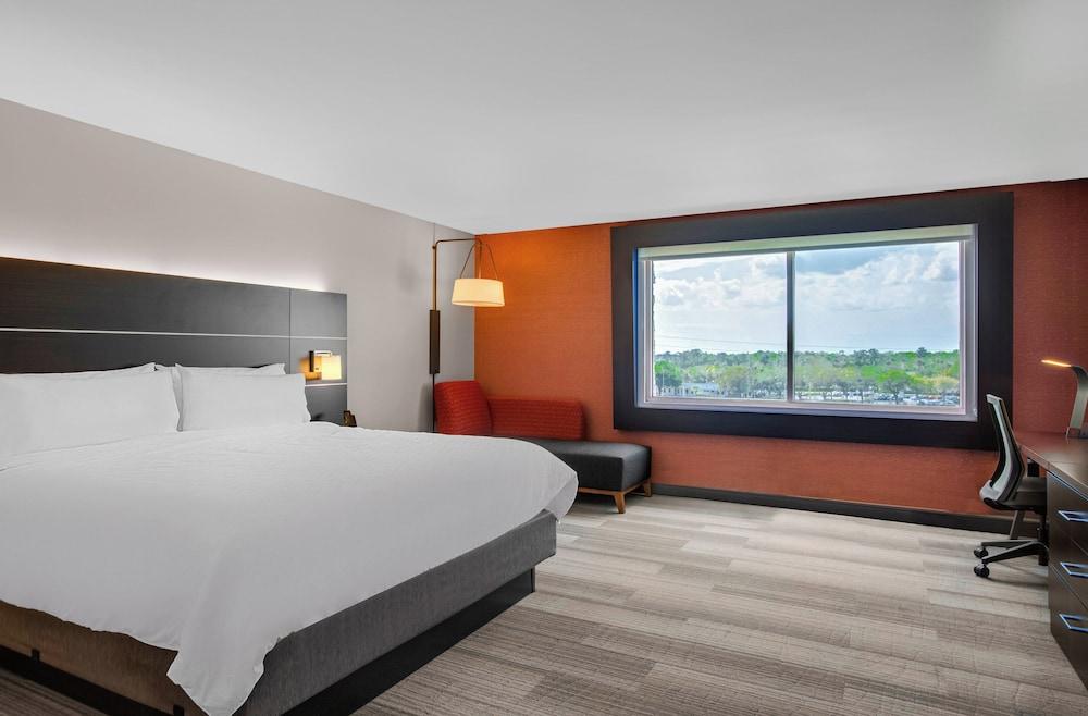 Holiday Inn Express & Suites Sanford