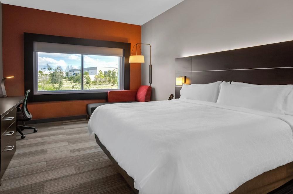 Holiday Inn Express & Suites Sanford
