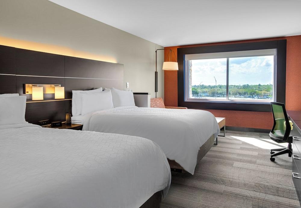 Holiday Inn Express & Suites Sanford