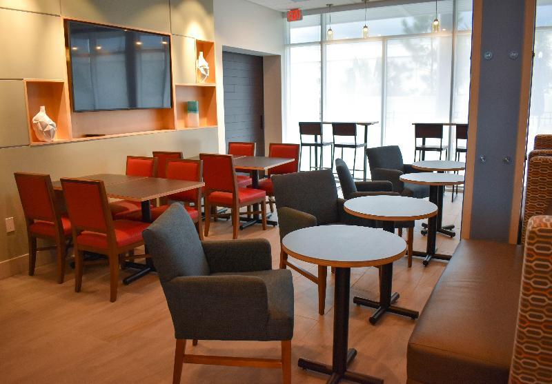 Holiday Inn Express & Suites Sanford