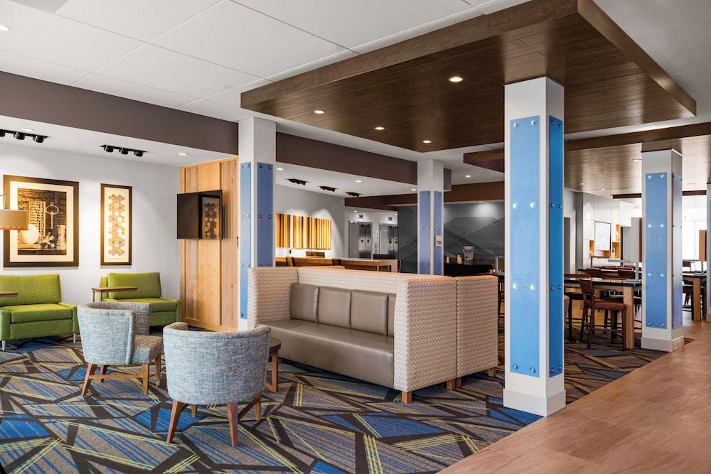 Holiday Inn Express & Suites Sanford