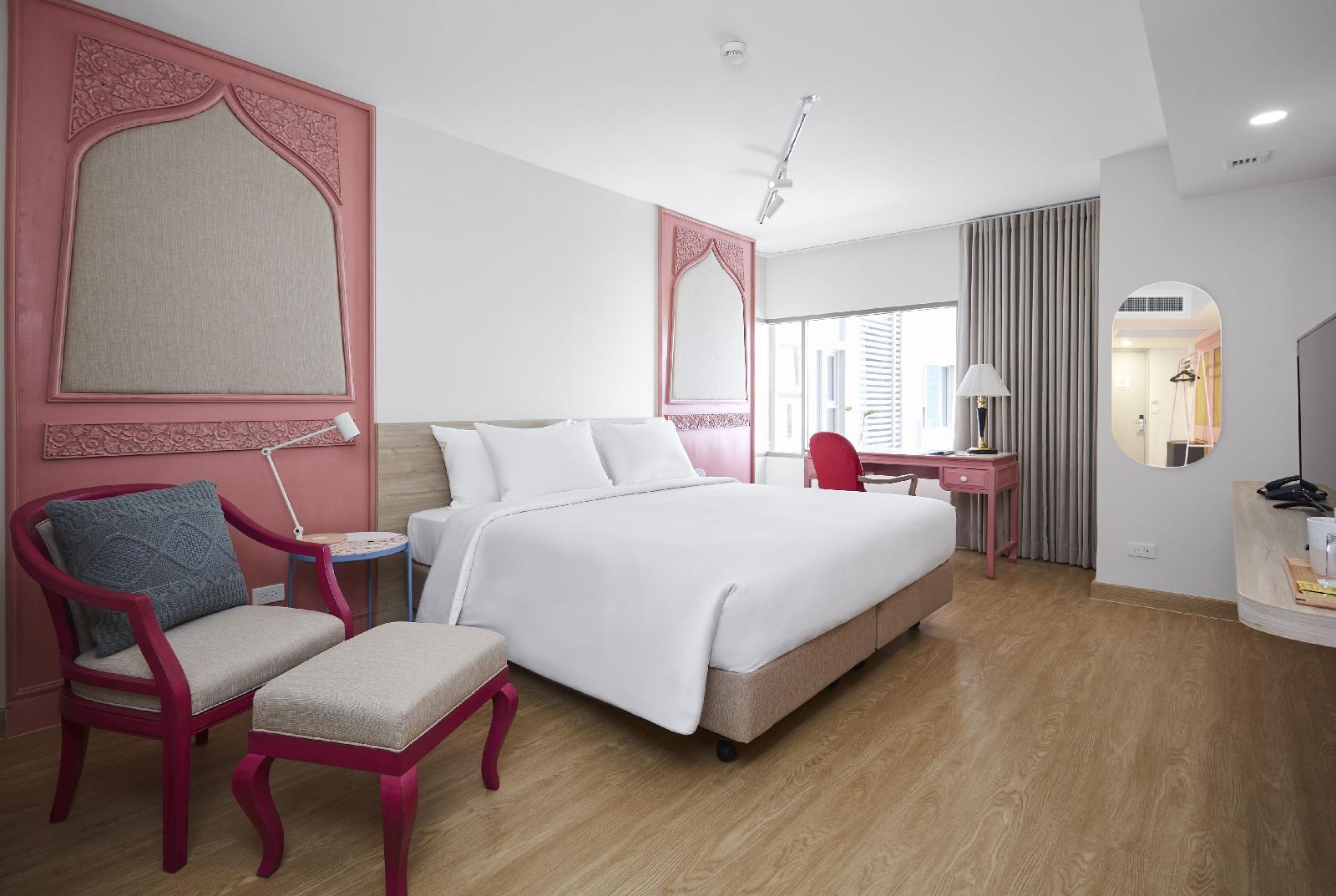 56 Surawong Hotel