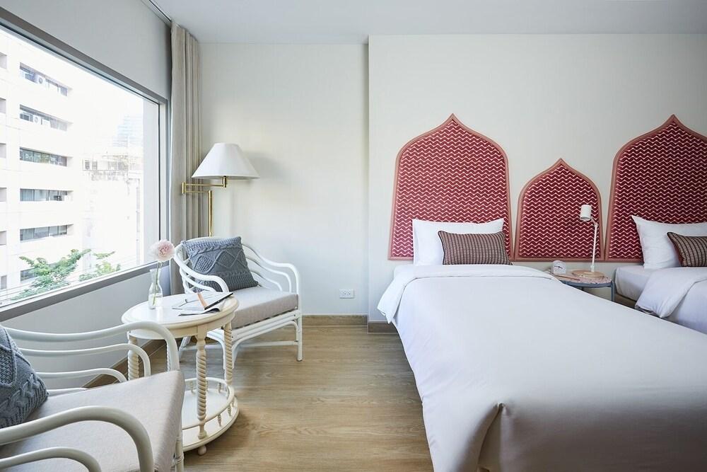 56 Surawong Hotel