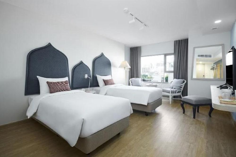 56 Surawong Hotel
