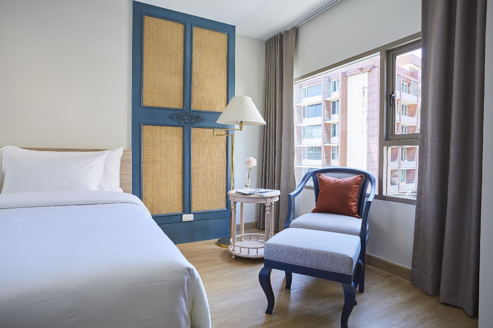 56 Surawong Hotel