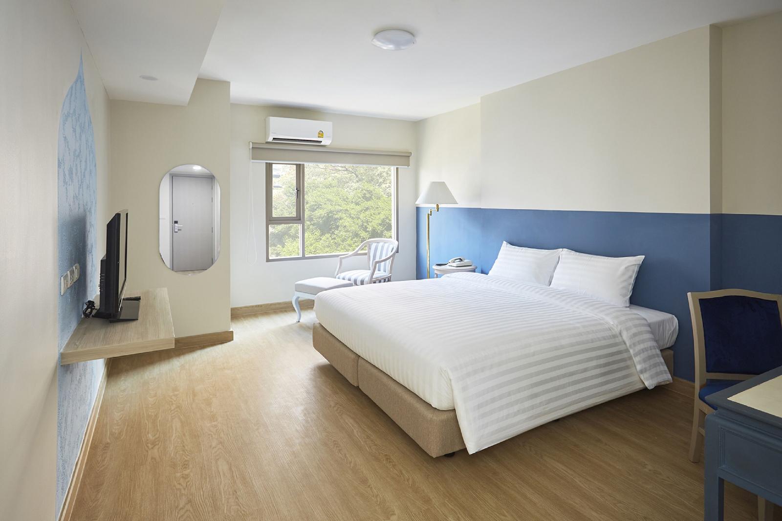 56 Surawong Hotel