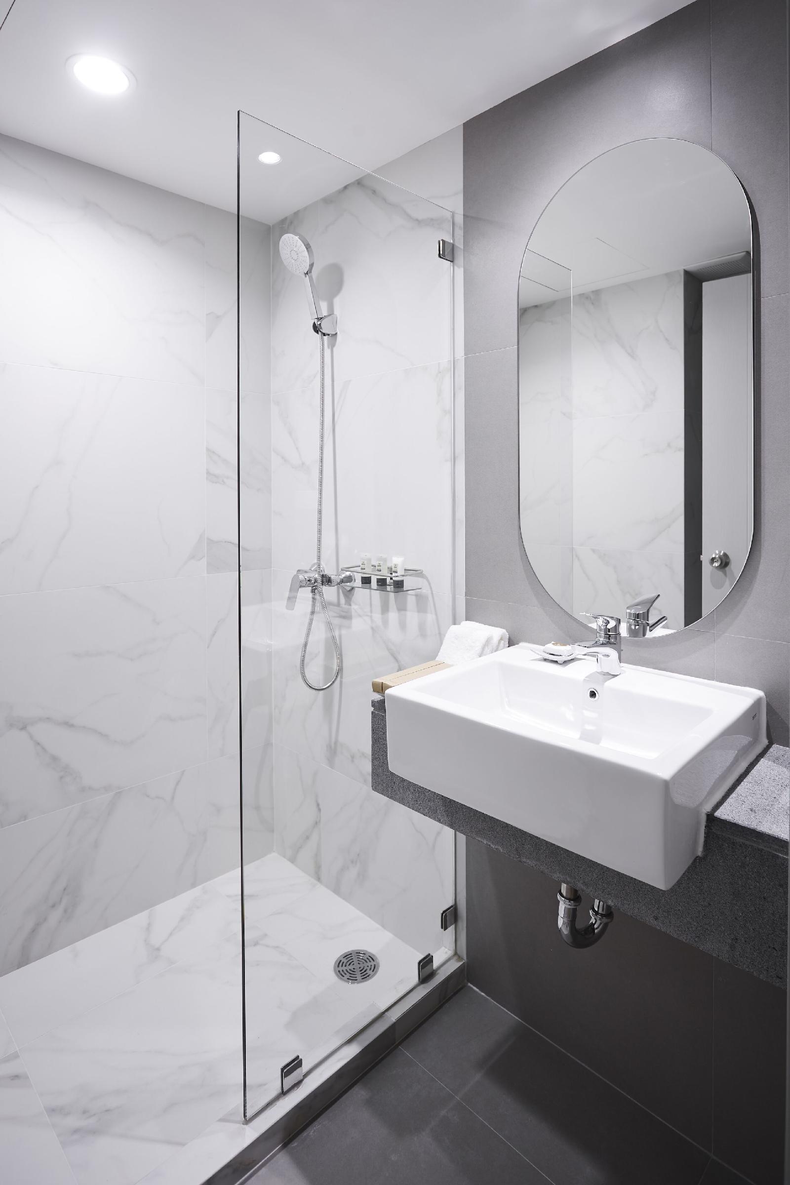 56 Surawong Hotel