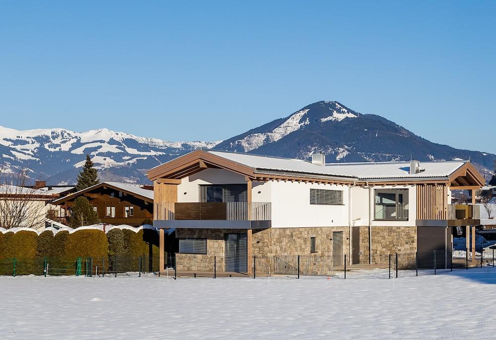 Aurora Mountain Chalet by Alpin Rentals