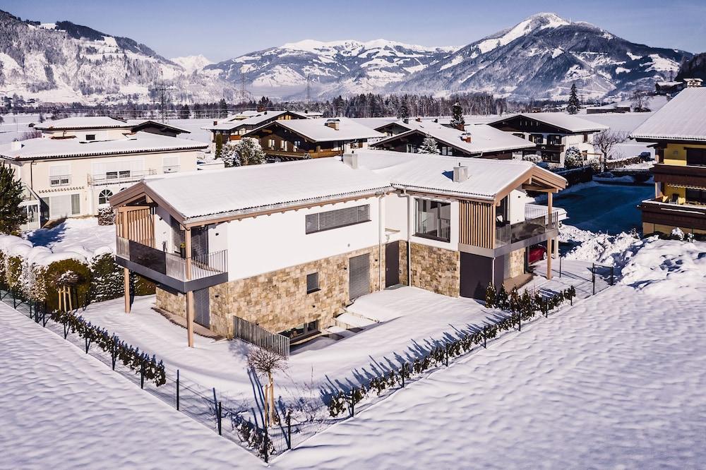 Aurora Mountain Chalet by Alpin Rentals