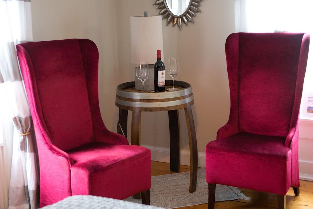Red Mahone Bed & Breakfast