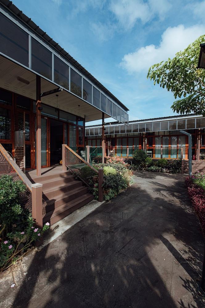 Chan's Smart Living Inn