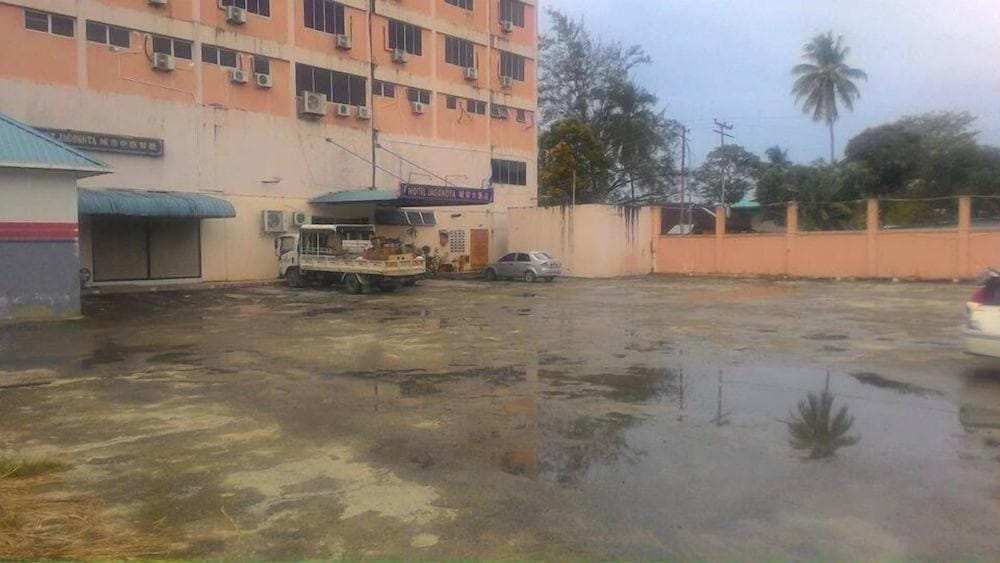 Golden Palms Hotel