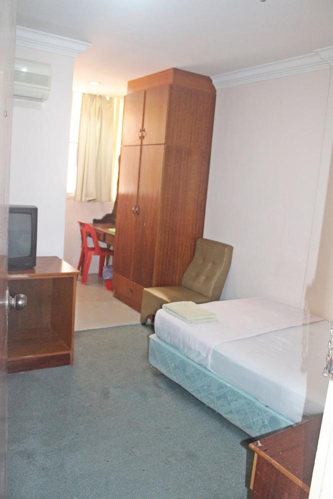 Golden Palms Hotel
