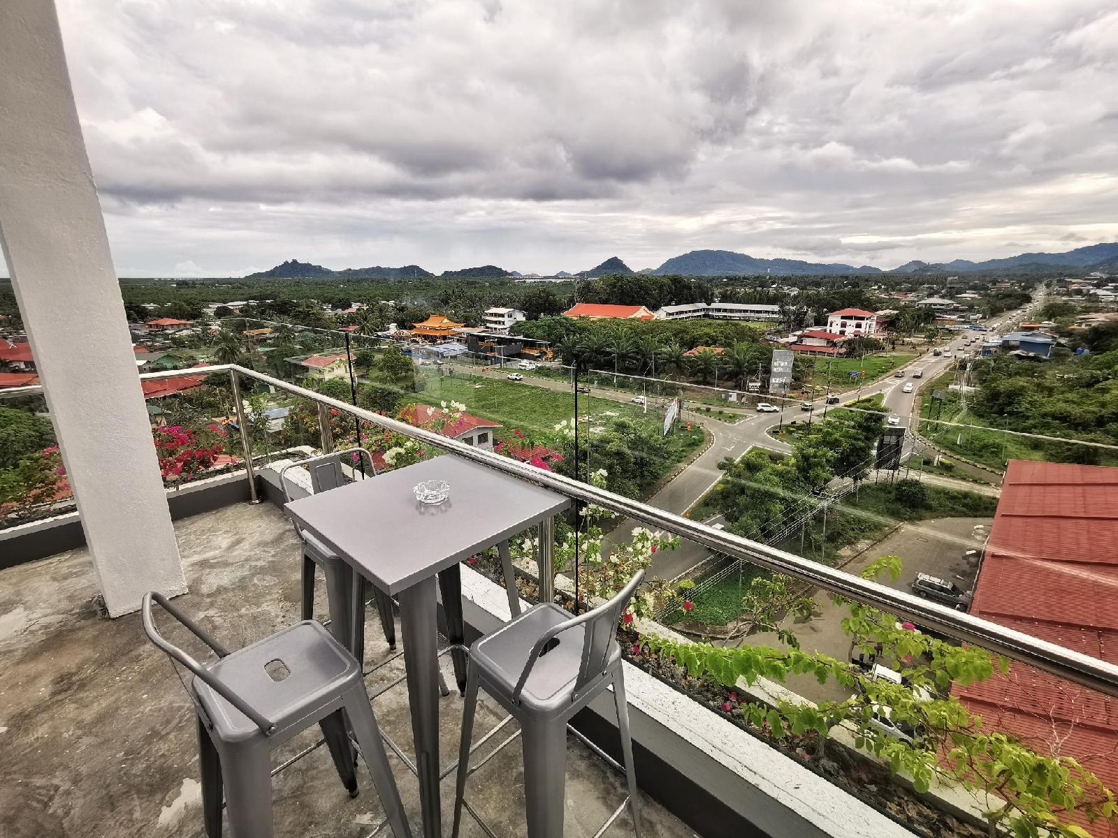 Green World Hotel