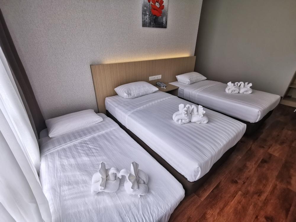 Green World Hotel
